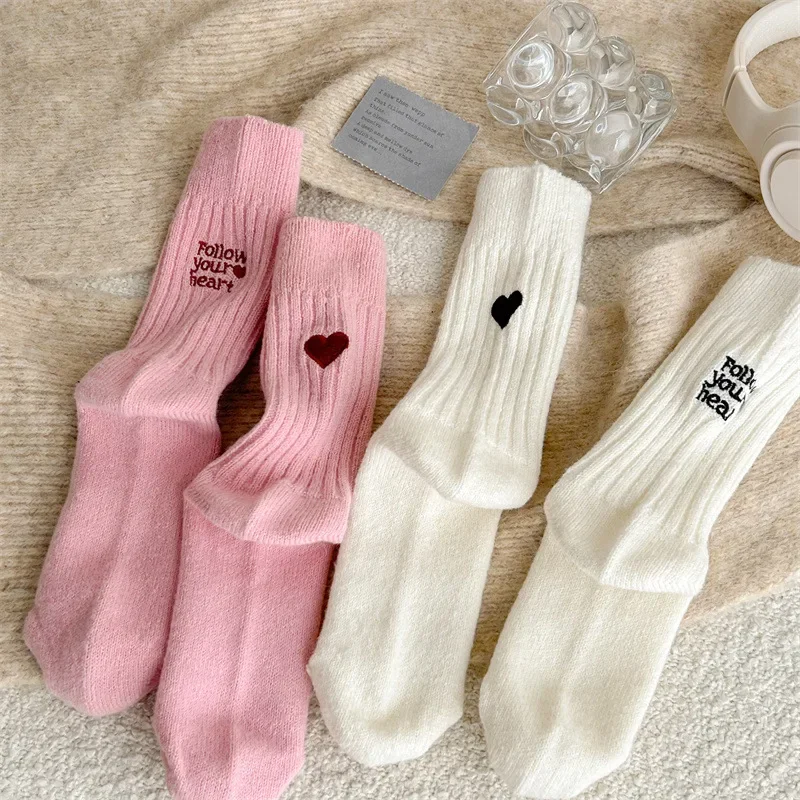 Embroidery Lovers - Calcetines de tubo medio Harajuku Kawaii