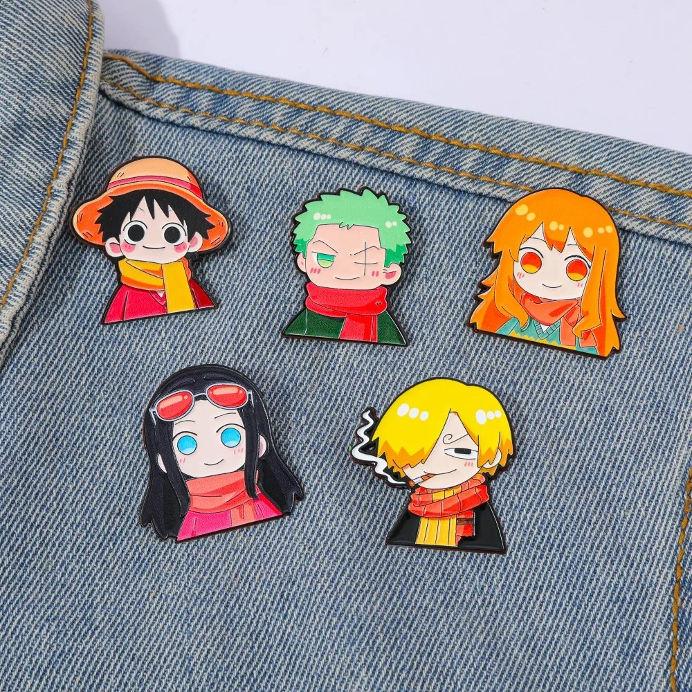 Embroidery Textile - 5 Broches de Anime con Personajes