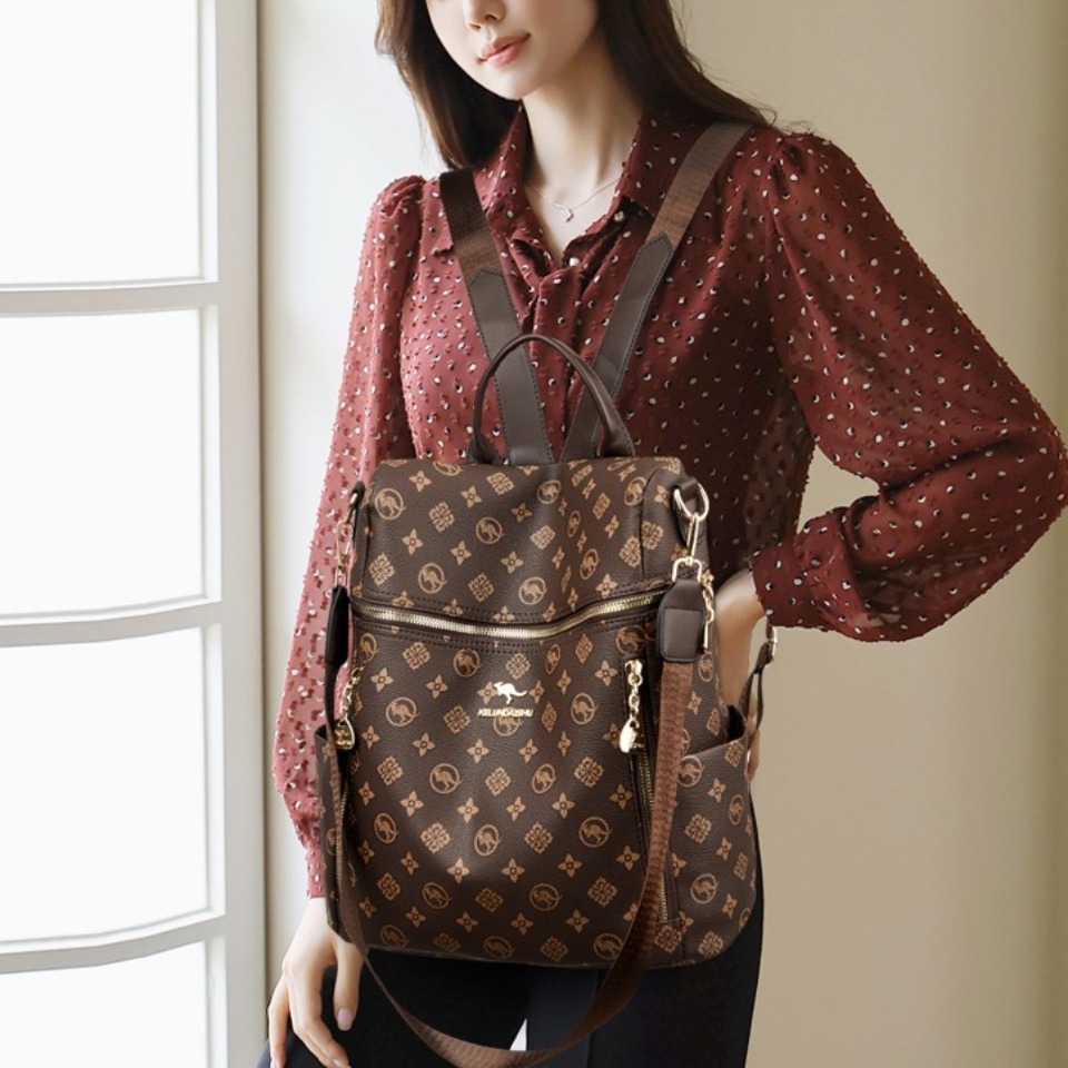 Mochila de cuero suave de marc - Embroidery Font reseña y precio